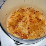 L'art de déglacer une poêle : transformer les sucs de cuisson en sauce gastronomique en 3 minutes