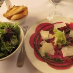 Filet de bar rôti sur peau, mousseline de panais à la vanille et beurre blanc