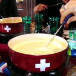 Mousse au chocolat noir aérienne sans sucre ajouté : la recette traditionnelle à 2 ingrédients